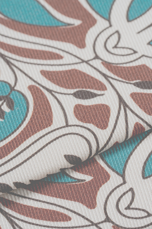 Cravatta stampata  in twill di seta disegno floreale  