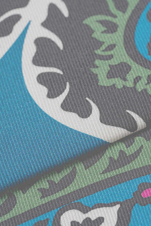 Cravatta stampata in twill di seta disegno paisley  