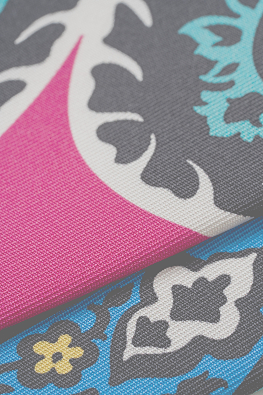 Cravatta stampata in twill di seta disegno paisley  
