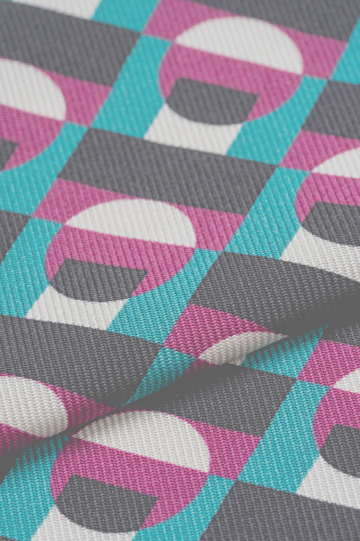 Cravatta stampata in twill di seta disegno geometrico  