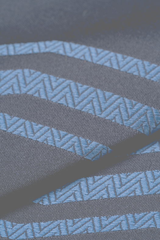 Cravatta jacquard in seta con disegno righe con effetto texture  