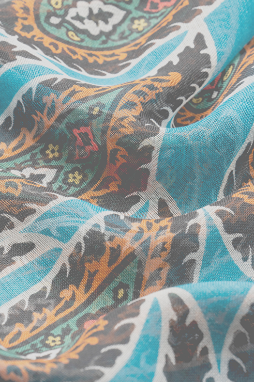 Sciarpa in cashmere e seta disegno paisley  