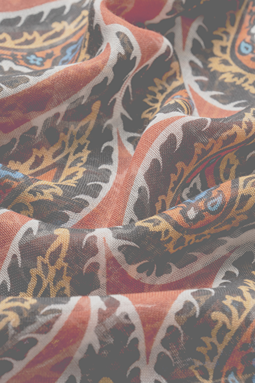 Sciarpa in cashmere e seta disegno paisley  